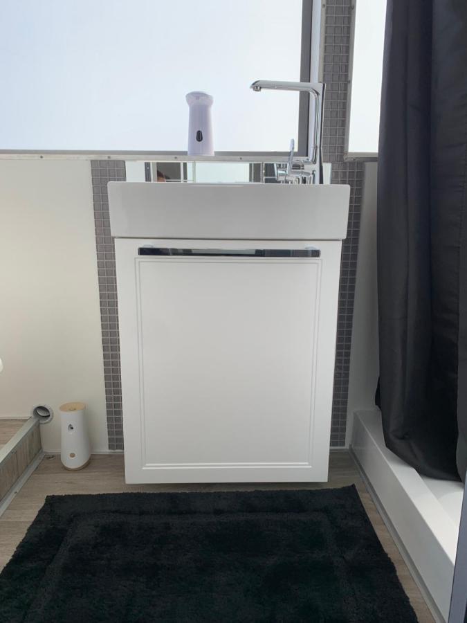 Amber Houseboat Apartment Świnoujście Екстериор снимка