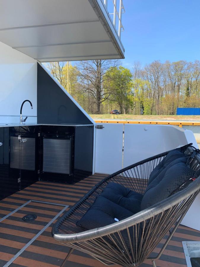 Amber Houseboat Apartment Świnoujście Екстериор снимка