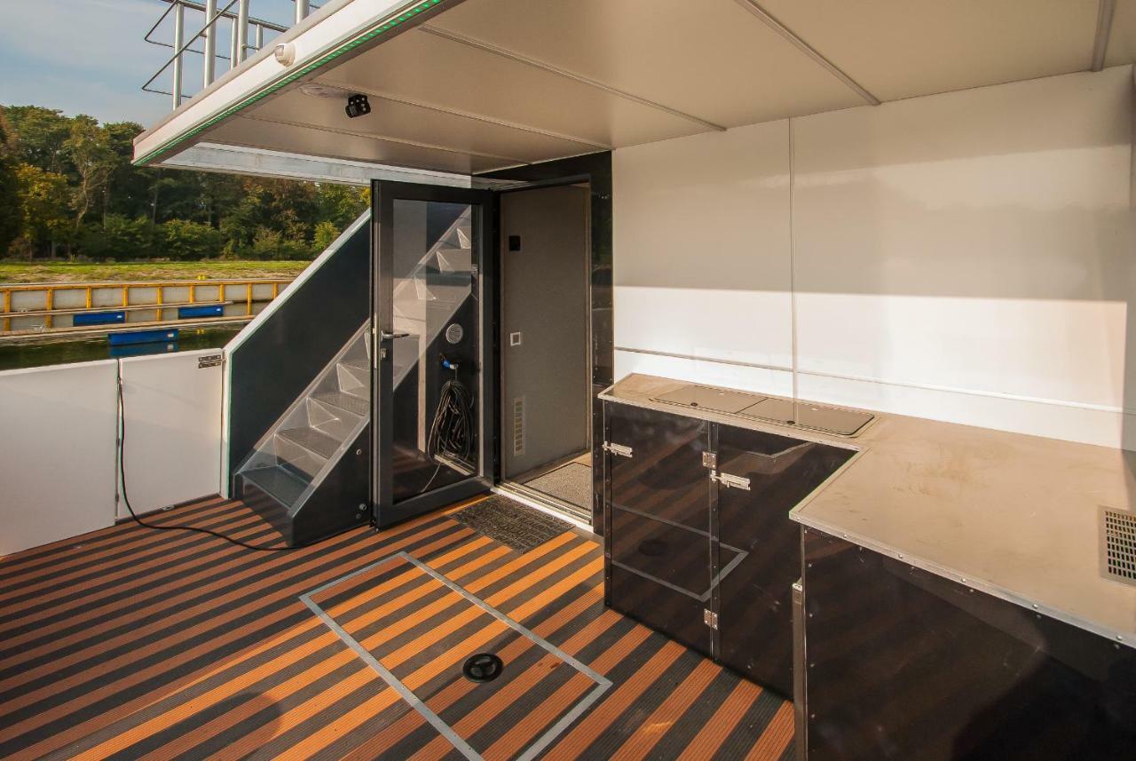 Amber Houseboat Apartment Świnoujście Екстериор снимка